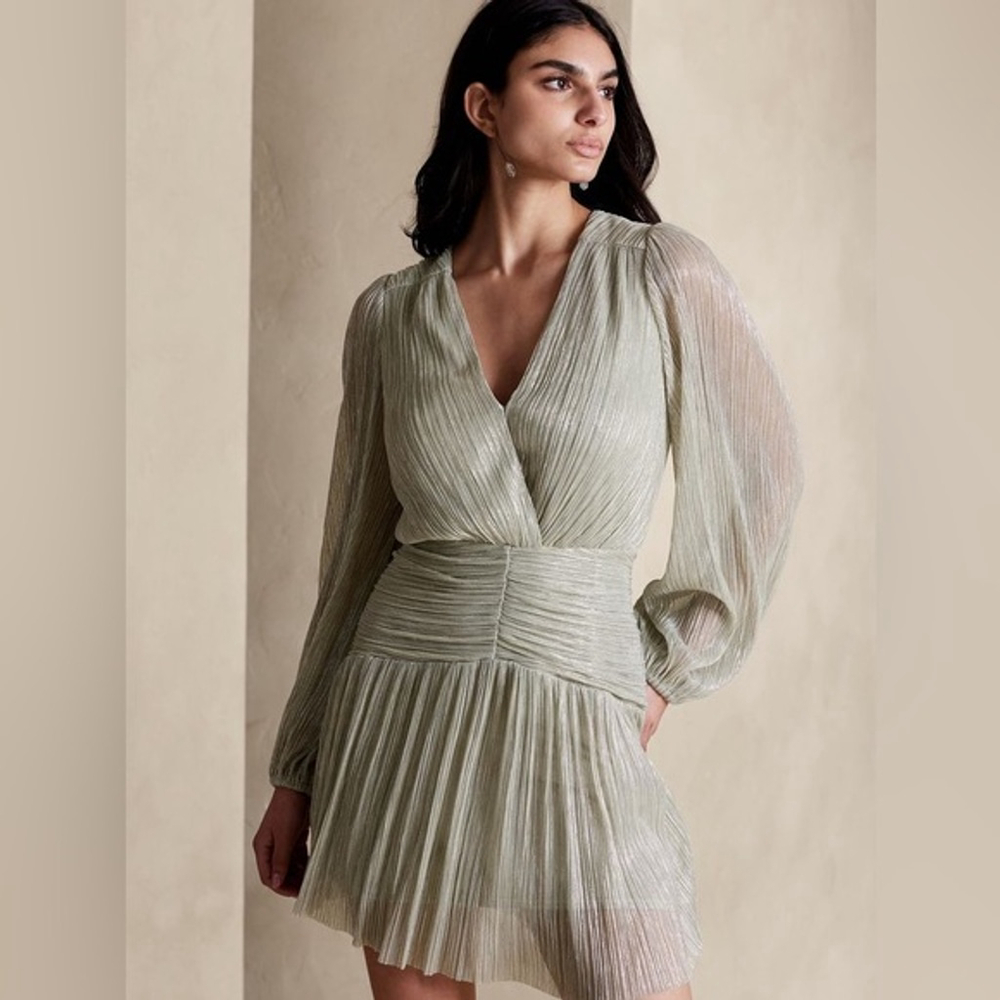BANANA REPUBLIC Metallic Pleated Mini Dress NWT Size 6 Silver Gold Champagne